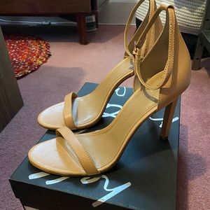 Nude Banana Republic Leather Sandal NIB